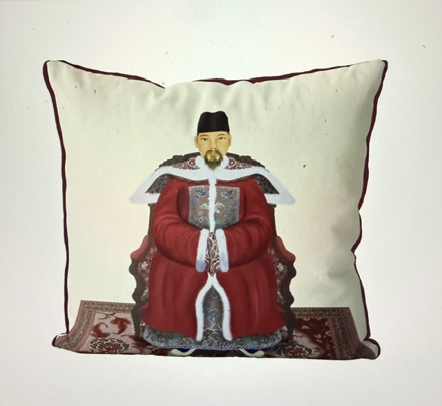 Chinese Ancestor Emperor Cushion Cover – Portrait in Blue or Red Robes - Image 4