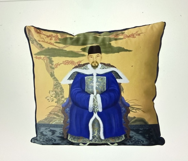 Chinese Ancestor Emperor Cushion Cover – Portrait in Blue or Red Robes - Image 3