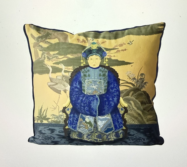 Chinese Ancestor Empress Cushion Cover – Portrait in Blue or Red Robes - Image 4