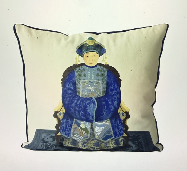 Chinese Ancestor Empress Cushion Cover – Portrait in Blue or Red Robes - Image 5