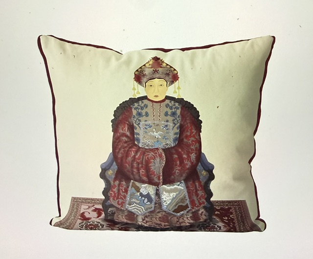Chinese Ancestor Empress Cushion Cover – Portrait in Blue or Red Robes - Image 3